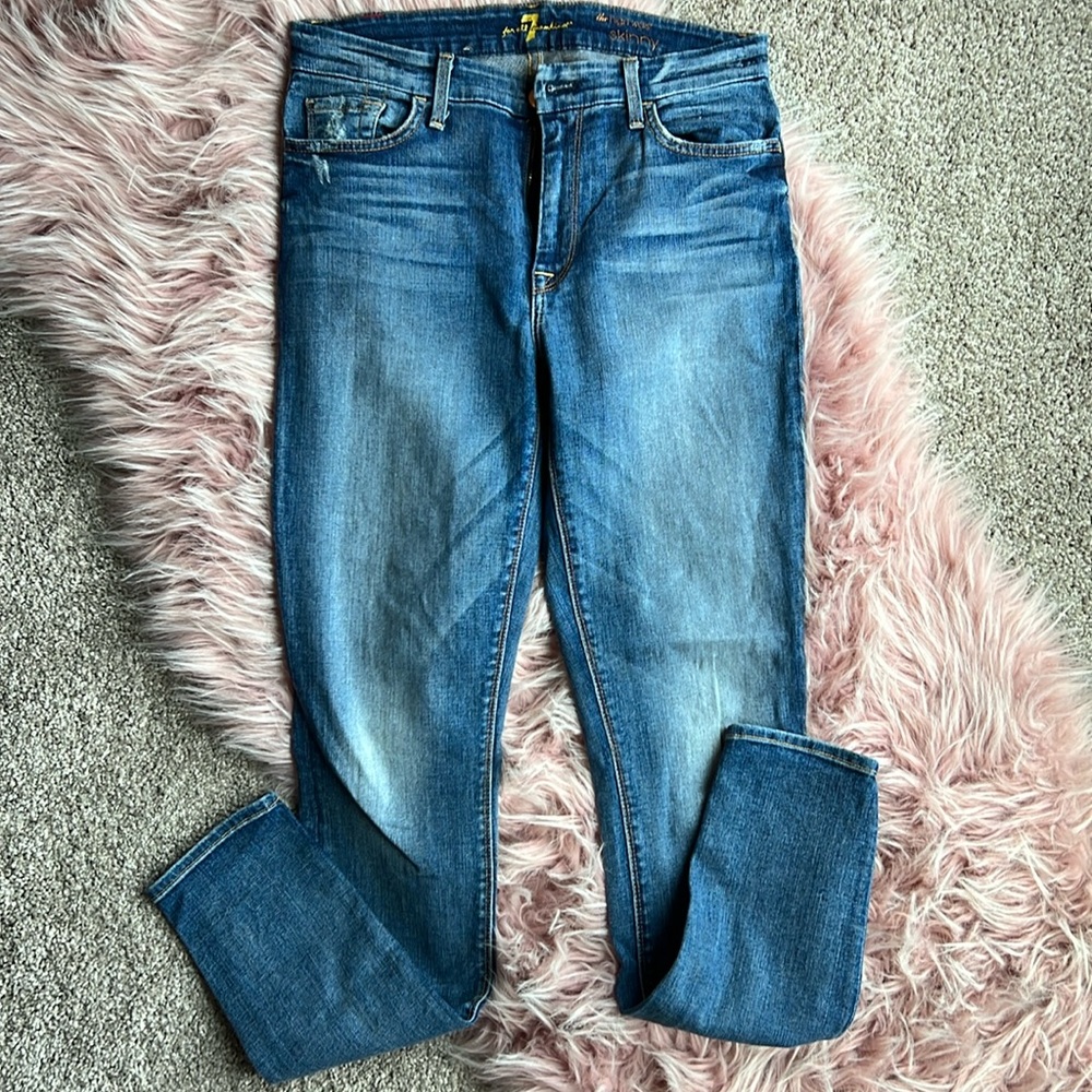 Women’s Seven7 brand high-wait skinny jeans. Size 28.